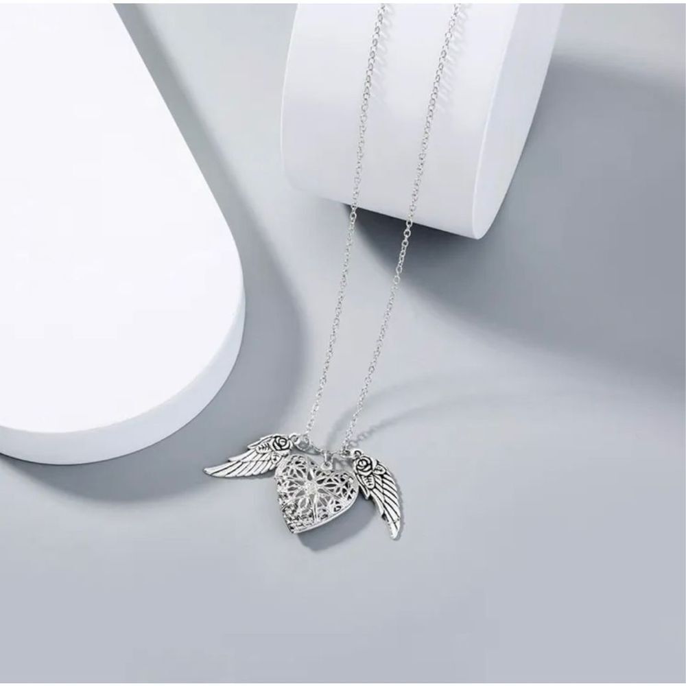 Angel wings heart shaped luminous necklace